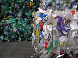 Selon l'éco-organismes, 85 % des centres de tri ne pourraient pas, en l'état, prétendre à l'extension du tri des plastiques.